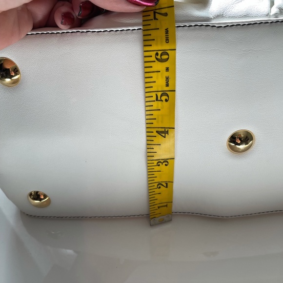 Valentino Garavani White Leather Shoulder Bag - Picture 7 of 8